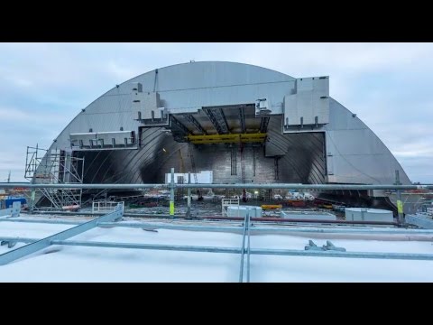 Как надвигают арку над 4-м энергоблоком Чернобыльской АЭС, объект «Укрытие-2»