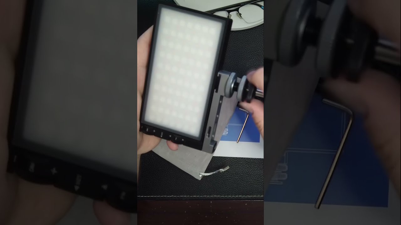 Unboxing Neewer RGB150 