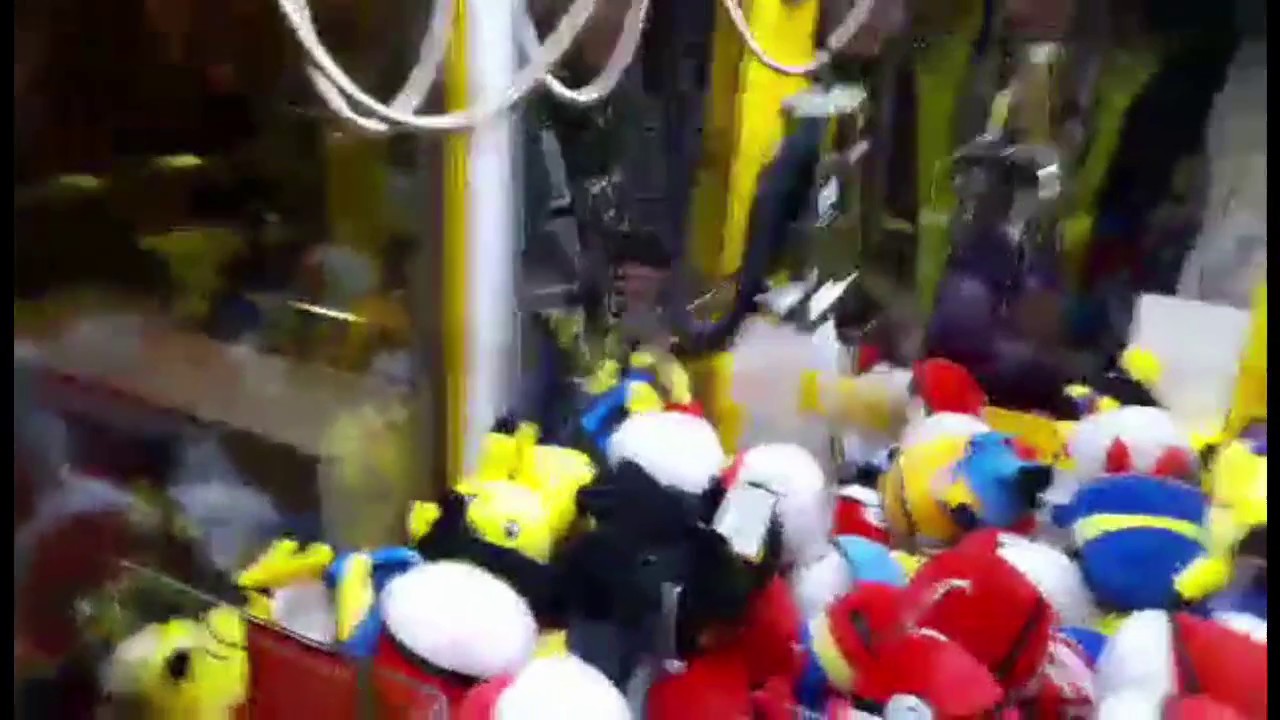 wyciąganie pluszaków.mp4 - Opis