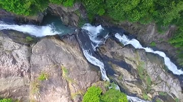 Thác nước trong khu rừng già nguyên sinh Đồng Man - Lũng Tẩu - Tân Trào