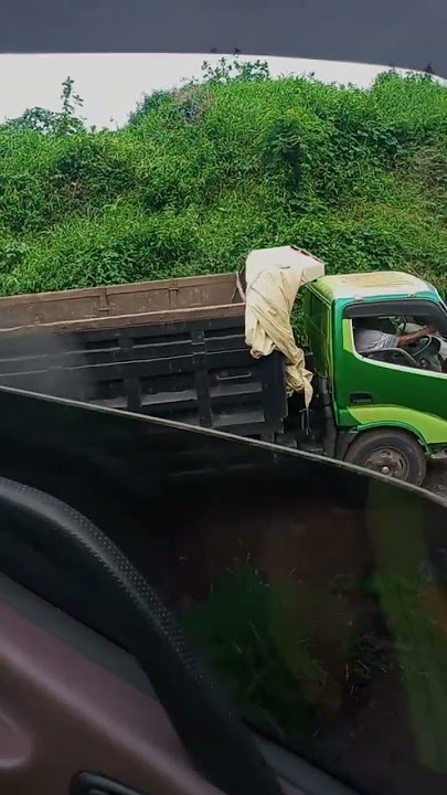Bayangkan kawan betapa sulitnya Medan di kuari hanya untuk mencari nafkah buat keluarga