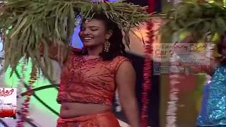 Young Iswarya Rajesh Hot Navel Show