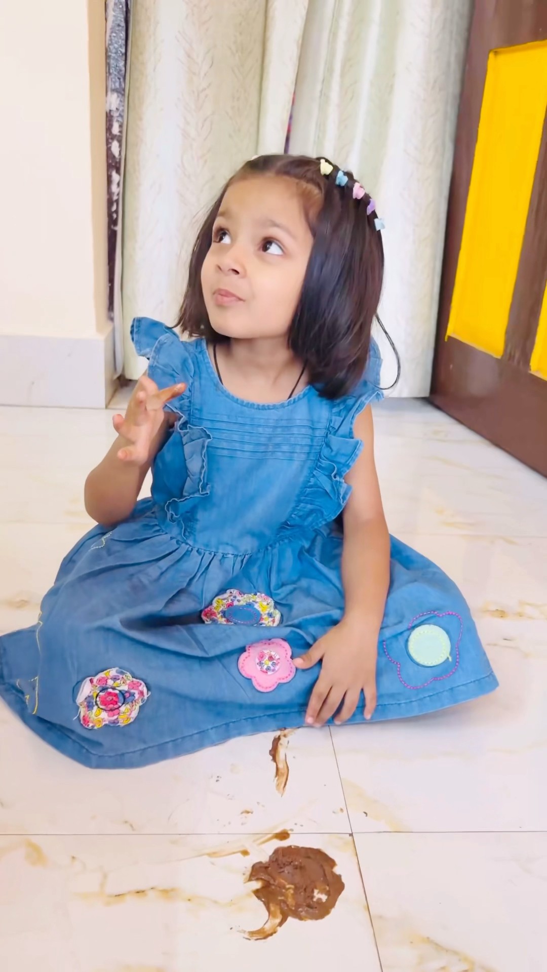 Tooktook potty chocolates samjh ke kha rhi?