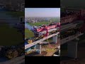 Beginilah Cara Jembatan Dibangun di Atas Jalan Aktif!#mesinraksasa r#jembatan#faktadunia #short