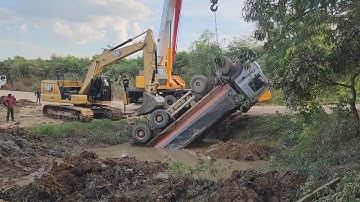 INSANE Truck Crash Caught on Camera – Backflip Into Water!