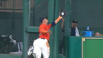 CIN@HOU: Gomez stretches out to snag deep drive