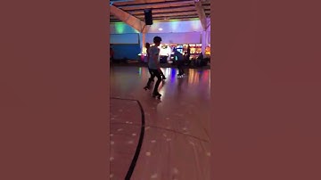 Smooth skating moves! Just having fun thought I would share! #skates #jamskate #rollerskating