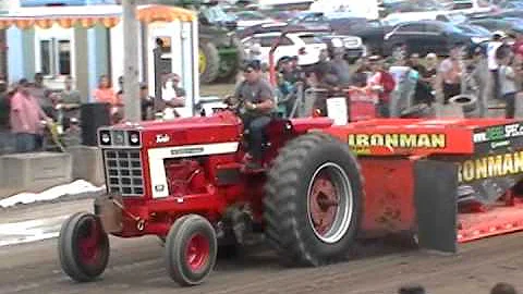 IH 1066 pulling Richmond 2014 part2/2 Eric Lord