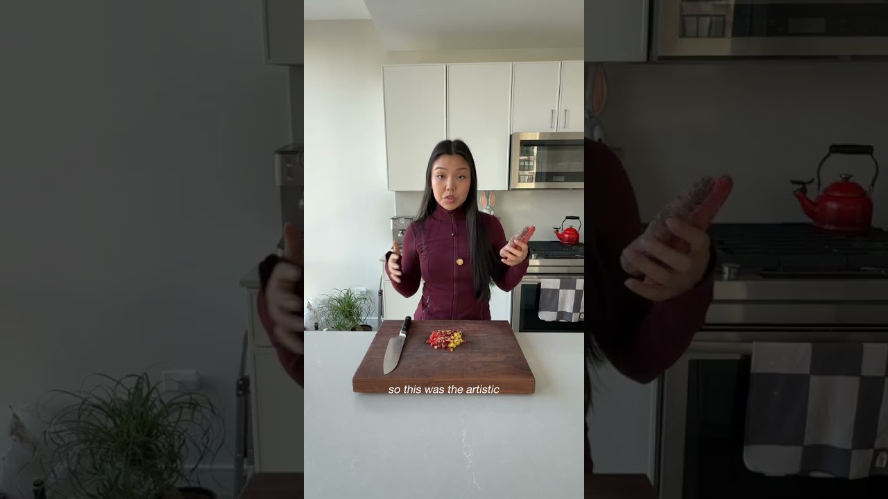 Как безопасно нарезать морковь кубиками! Серия видео о ножах для привлекательных девушек.