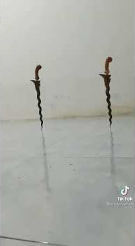 Adu Kesaktian Keris Berdiri #short