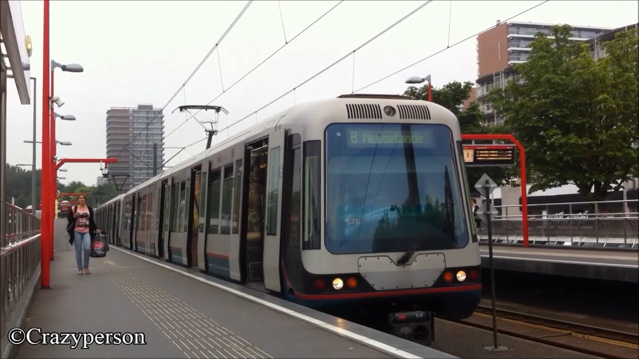 RET Metro Type S vertrekt van Hesseplaats richting Nesselande