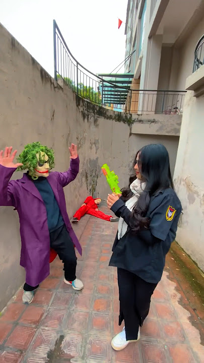 Money Heist vs Police 168 #moneyheist #parkour #police #escape #shorts #goguys