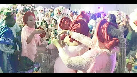 Fathia Balogun,Kunle Afod,Kemi Afolabi,Sikiratu dance as Dayo Amusa sings for couple at OBA2018