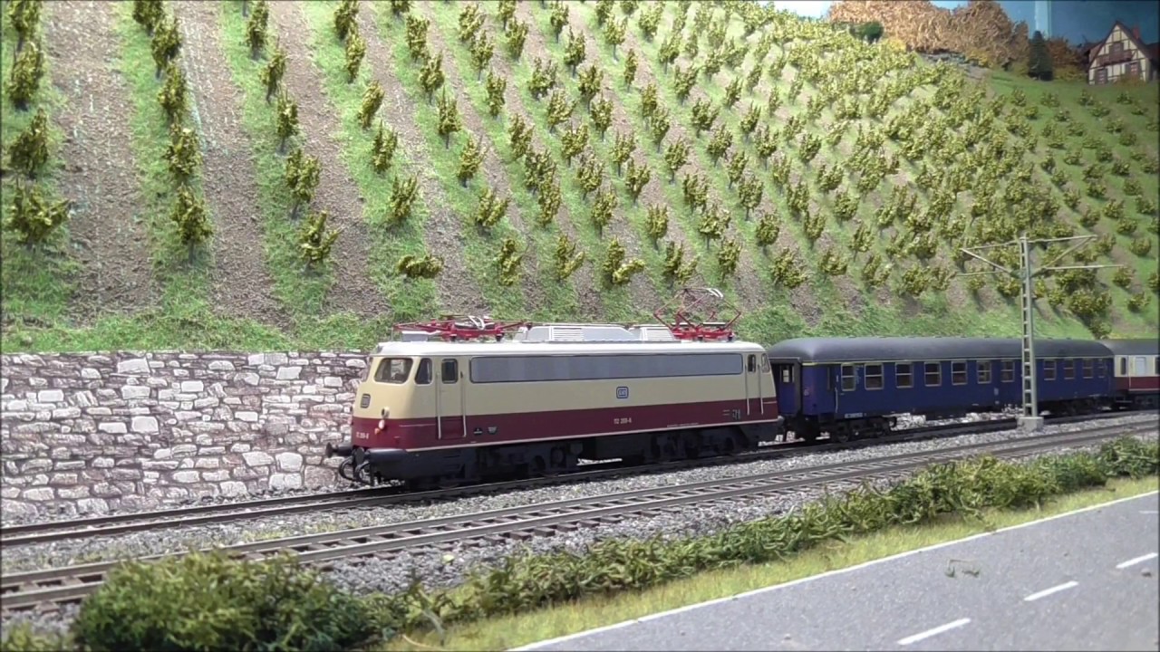 Zugbildungen nach Vorbild  112 269 mit  IC103   bei Frankfurt 1971