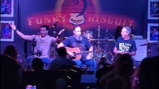 Download lagu Jason Bieler and Jeff Scott Soto 'Love is on the Way' the Funky Biscuit 10/8/2021 (Saigon Kick)