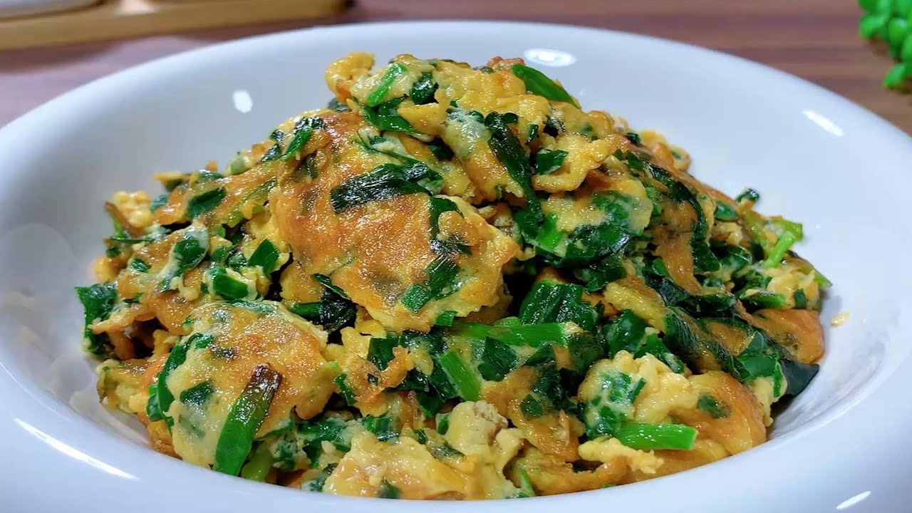 Жареные яйца с чесноком: секрет нежных и ароматных яиц!