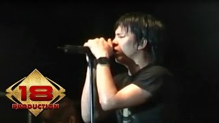 Peterpan - Melawan Dunia  (Live Konser Padang 17 Agustus 2007)