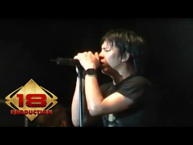 Peterpan - Melawan Dunia  (Live Konser Padang 17 Agustus 2007) class=