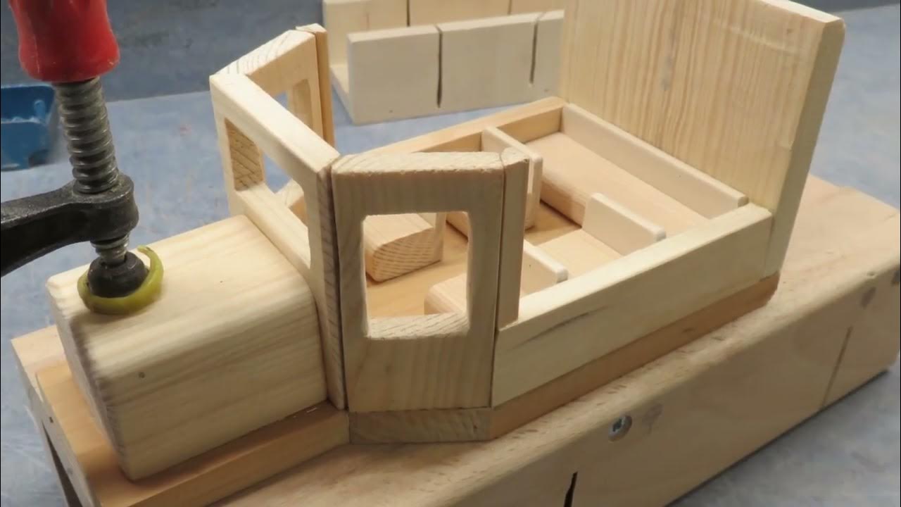 Van dik hout zaagt men planken. Van planken maak je een Taxi. YouTube Van dik hout zaagt men planken. Van planken maak je een Taxi. YouTube