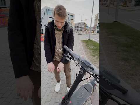 Разложился на мощном самокате