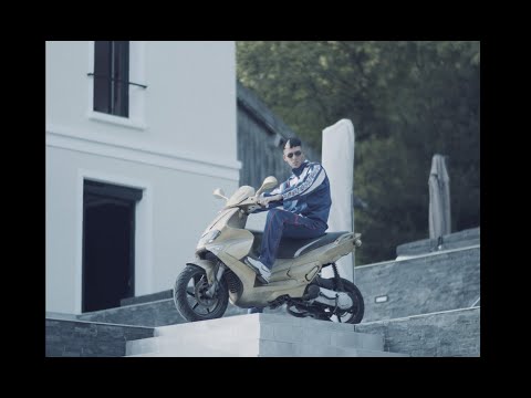 Youtube: Michel – Je m’en ballek