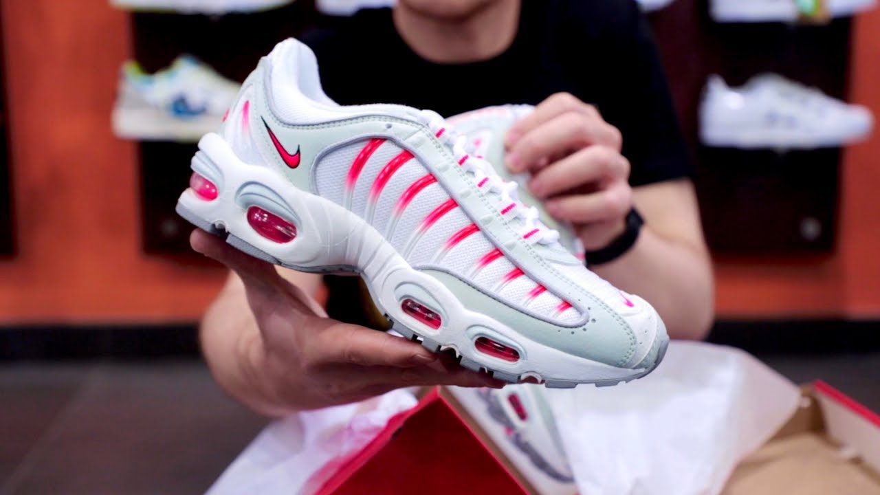 nike tailwind white and red