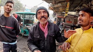 Friendly Indian Uncle saves me at Samosa Shop in Delhi 🇮🇳