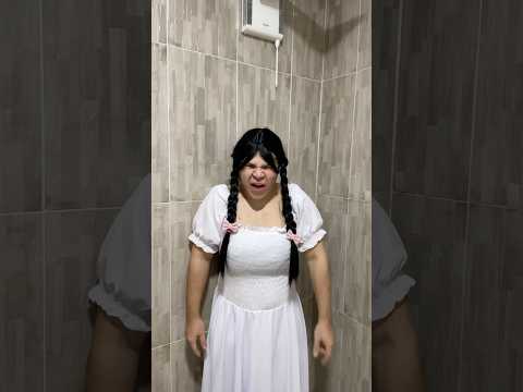 Minha mãe no halloween kkkkkk se um fantasma fosse assustar minha mãe