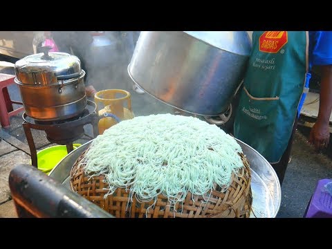 Delicious MALAYSIA STREET FOOD breakfast tour at WET MARKET in PENANG