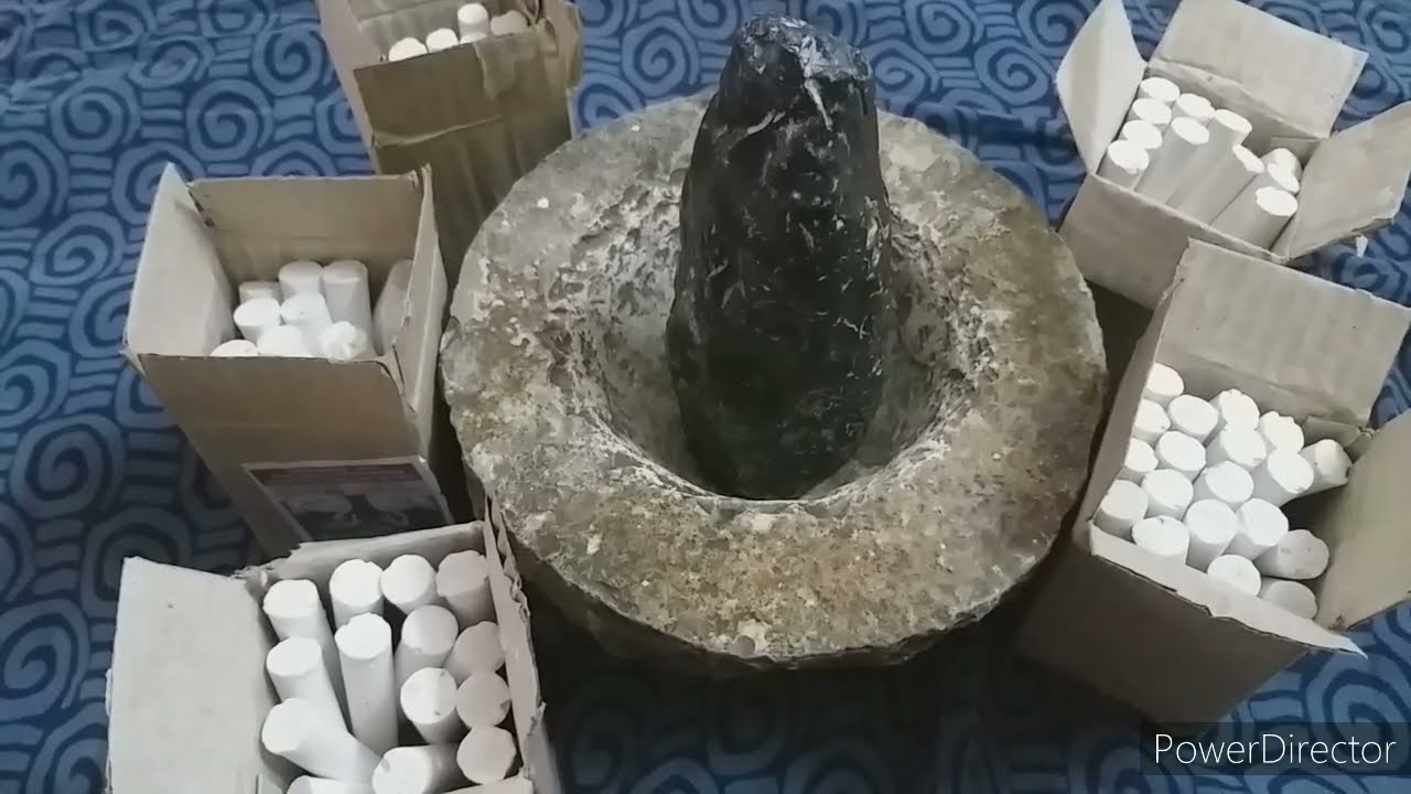 ASMR school chalk crushing in mortar chalk powder play in water soo satisfying &relaxing