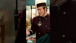 Костя-беллбой! 🏨 🤣 #сериал #юмор #кухня #отельэлеон