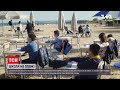 Уроки на пляжі: в Італійському містечку поставили парти і стільці прямо на пісок