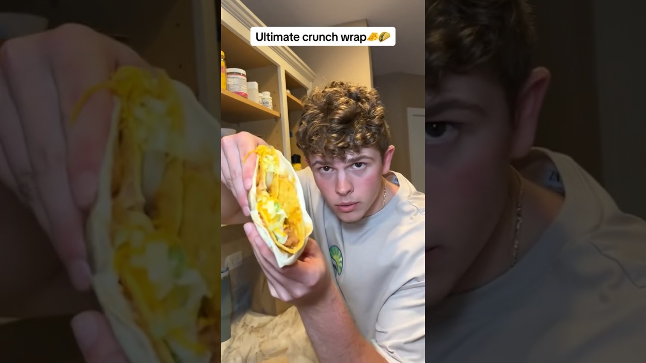 Eating the ultimate Taco Bell food hack!