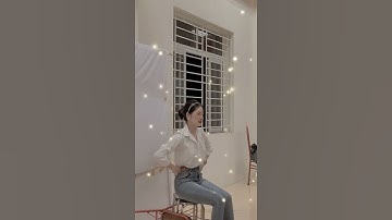 em gái xinh đẹp quay lén khi làm giấy CCCD