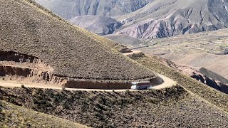 ⚠ Mucho nos hablaron de este camino. 54 km de Ripio y Cornisa hasta llegar a Iruya. Salta