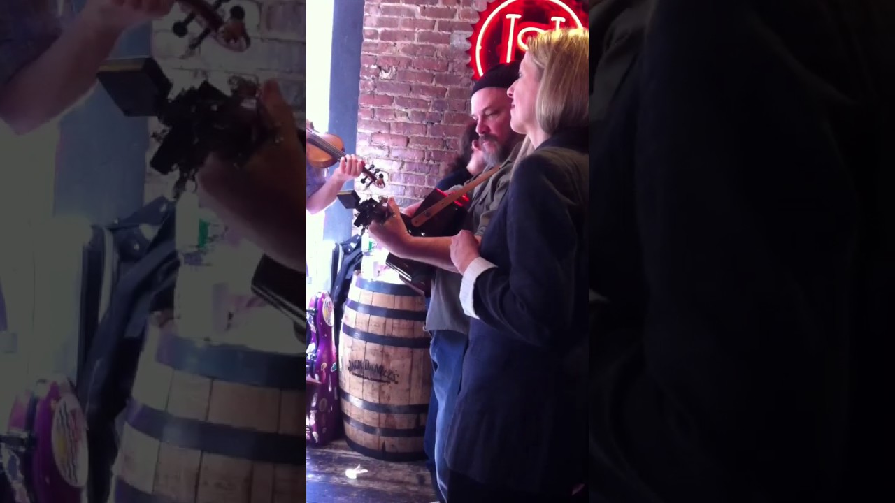 Justin timberlake's  southern hospitality restaurant  live band