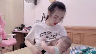 Vietnamese Girl Saves money, By Breastfeed Her Baby, very wise choise