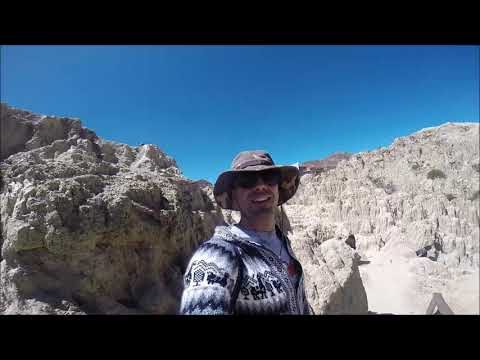 Video: Hoe Bezoek Je De Griezelige Moon Valley Van Bolivia 