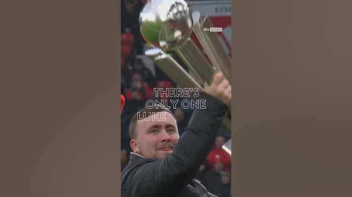 Luke Littler serenaded at Old Trafford as he parades World Championship trophy 🔴🏆