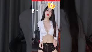 Gái Xinh Ngoáy Mông Cực Xunh