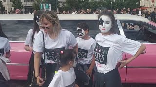 KISS ⚡ French fans with Kiss Makeup in Paris, France @ Accor Arena, June 7th 2022 🎸 07.06.2022