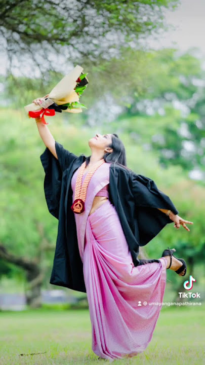 graduation 👩🏻‍🎓 #photography #creative #graduation #saree #grils #srilanka #2022