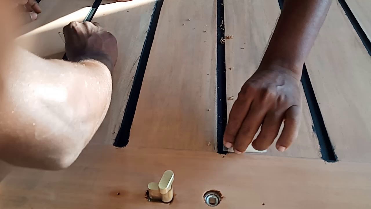 කොහොමද හරස් ඉරි සහිත දොරක් ලේසියෙන් වොට බේස් කරගන්නේ කොහොමද කියල බලමු(1)