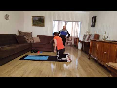 ფეხის უკან აქნევა განტელით ჩოქბჯენში, დიდი დუნდულა კუნთისთვის.