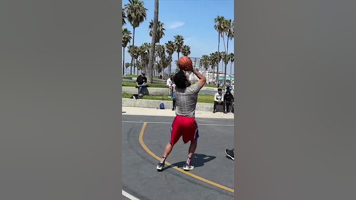 Michael Jordan & Bugs Bunny Crushing the Challengers in Epic Game!