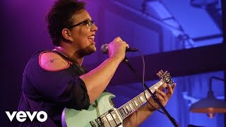 Vignette de la vidéo "Alabama Shakes - Gimme All Your Love (Live from the Artists Den) ft. Alabama Shakes"