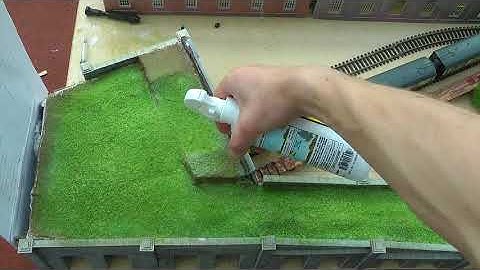 Ballast, static grass and track weathering