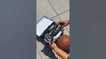 Detailed look at the Comme Des Garçons X Nike Foamposite new colorway ‘Cat Eye’