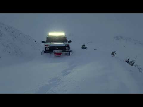 Lada Niva Deep Snow