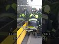 Tűzoltók mentettek ki egy elgázolt embert a villamos alól Budapesten